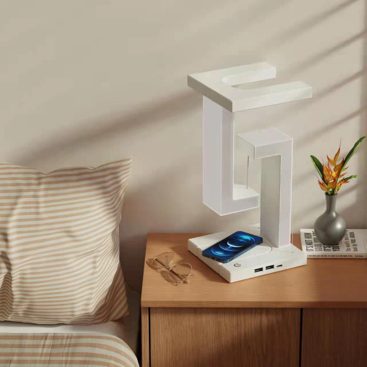 Leviora Balance Lamp™ – Floating Wireless Charging Table Lamp